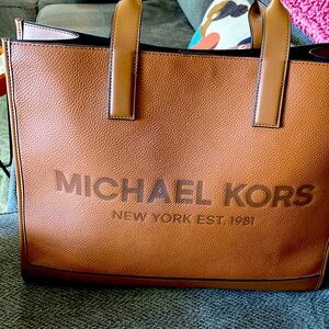Michael Kors large bag. Very good condition!